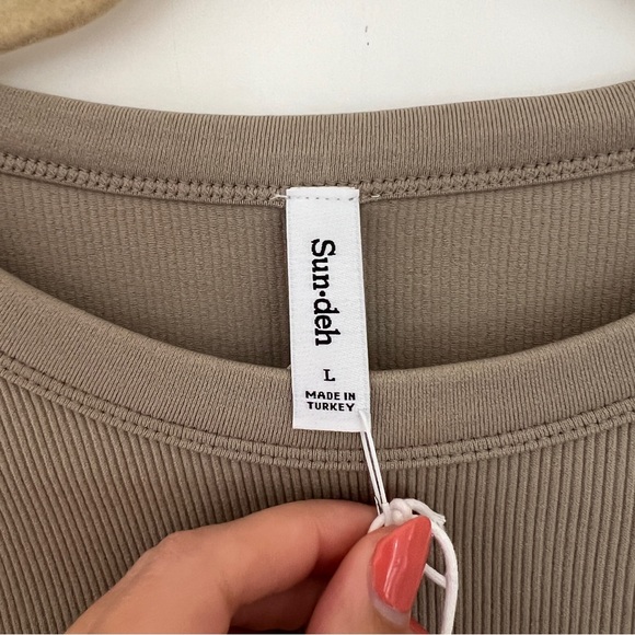 NWT Aritzia Sunday Best Crew Longsleeve - Picture 3 of 4